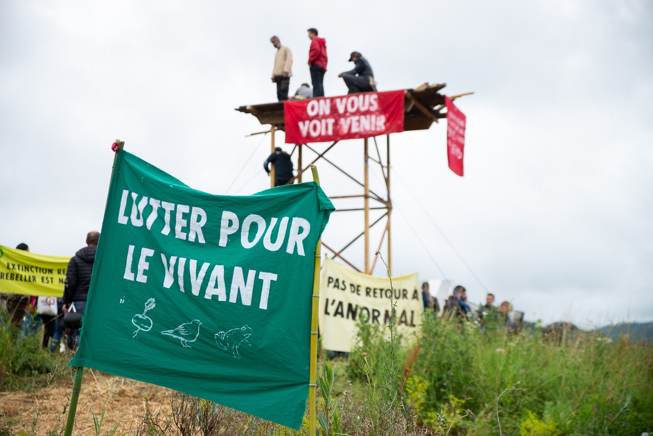 Occupation du Jardin des Vaîtes et construction d'une tour de guêt pour lutter contre un projet urbanisation