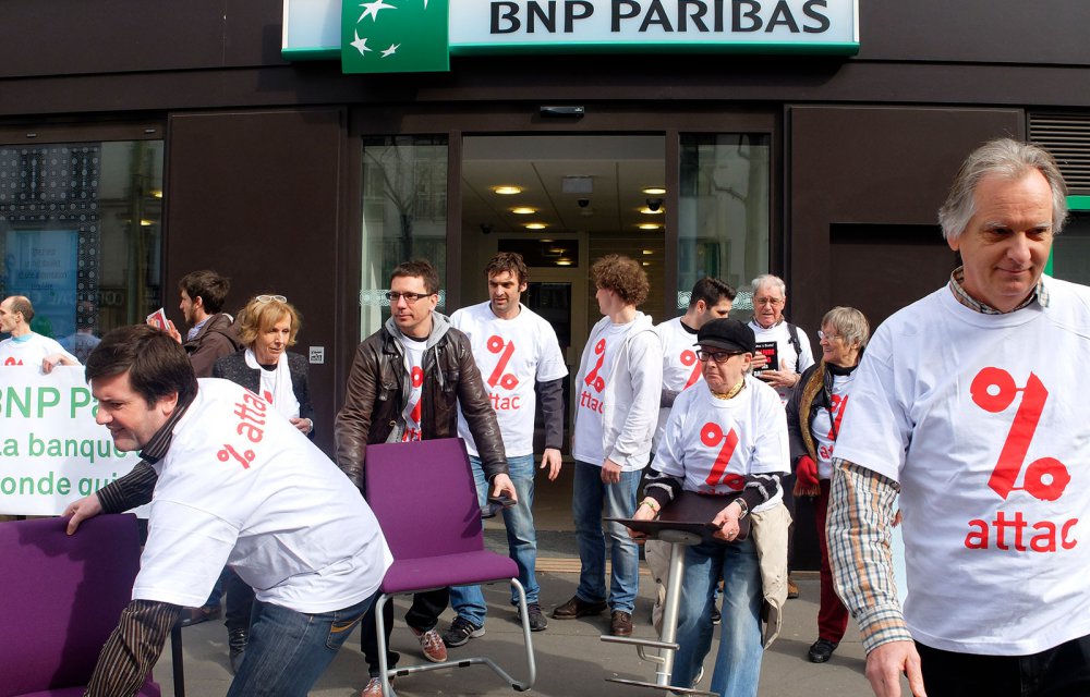 Réquisition de chaises à la BNP Paribas