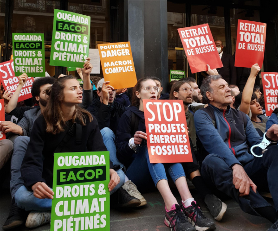 Blocage Total : le mouvement climat empêche la tenue de l’AG de TotalEnergies et exige sa sortie des énergies fossiles : Image à la une