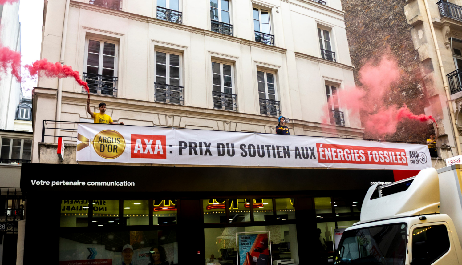 La politique climat d'AXA dénoncée devant l'Argus d'Or
